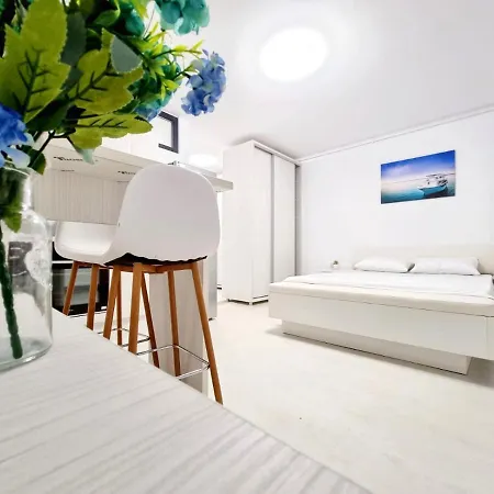 Smarald Mamaia Apartment *